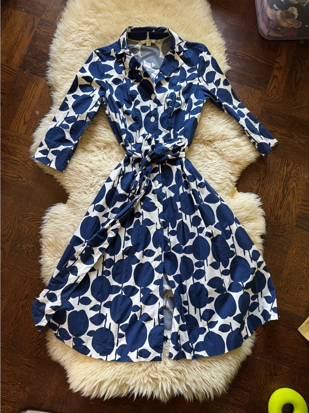 Boden Riviera Shirt Dress in size 4 tall Navy and White Floral Wrap Dress - Picture 4 of 12